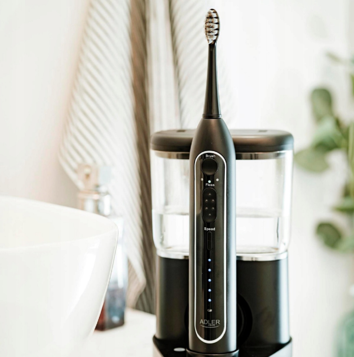 Praktická sonická zubná kefka a ústna sprcha 2 v 1